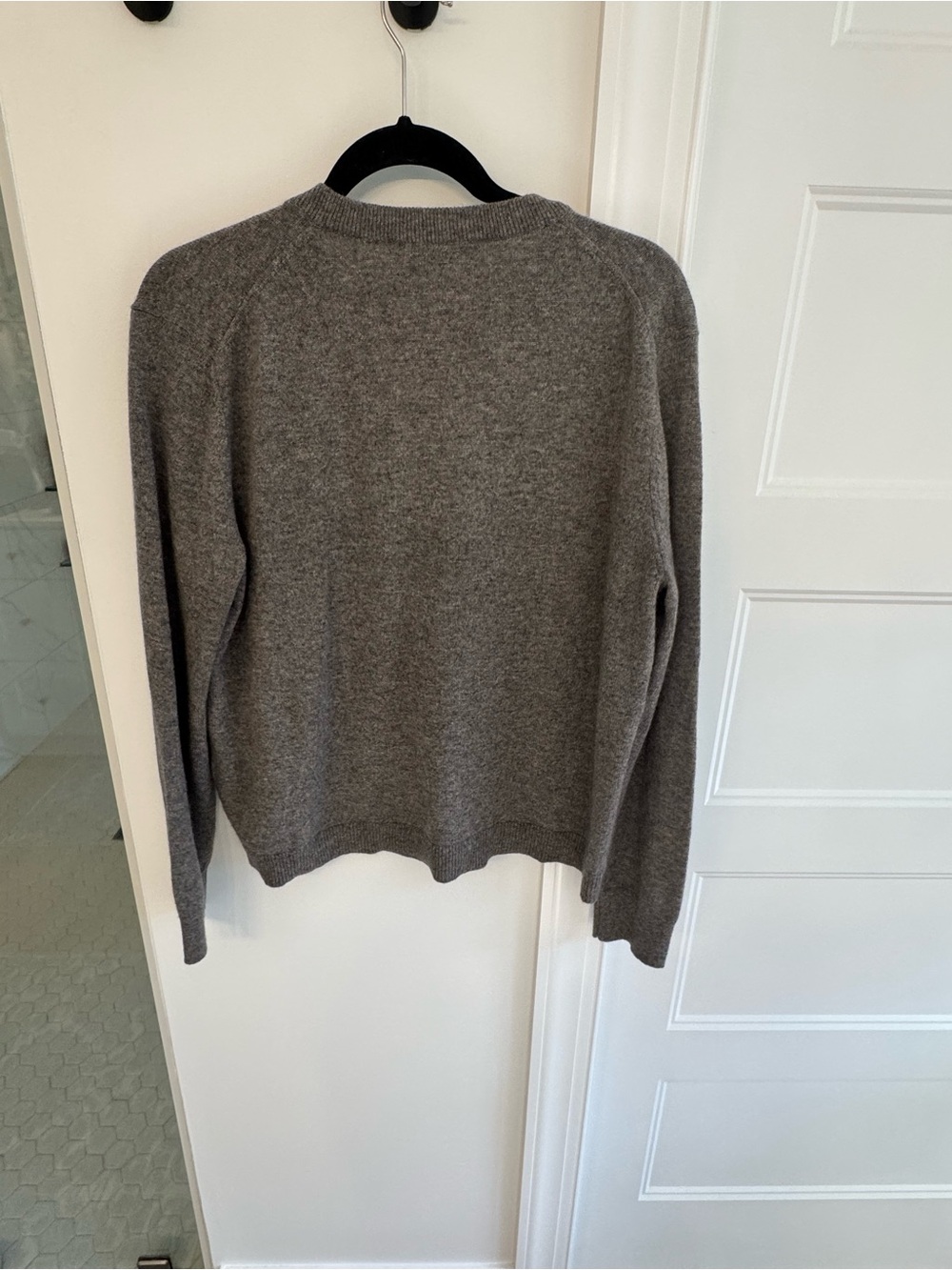 Jenni Kayne Flynn cashmere Vneck sweater in Shadow - Picture 2 of 9
